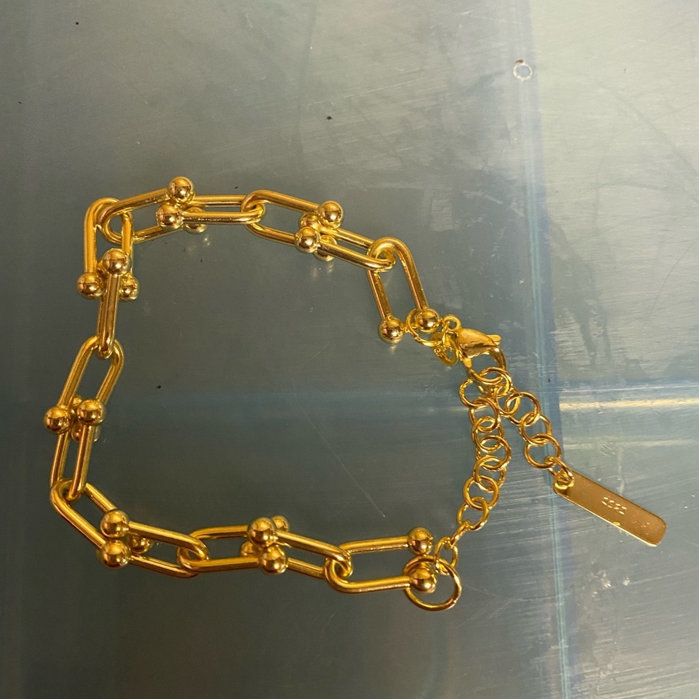 U Link Gold Plated Minimalist Bracelet - Picture 7 of 10